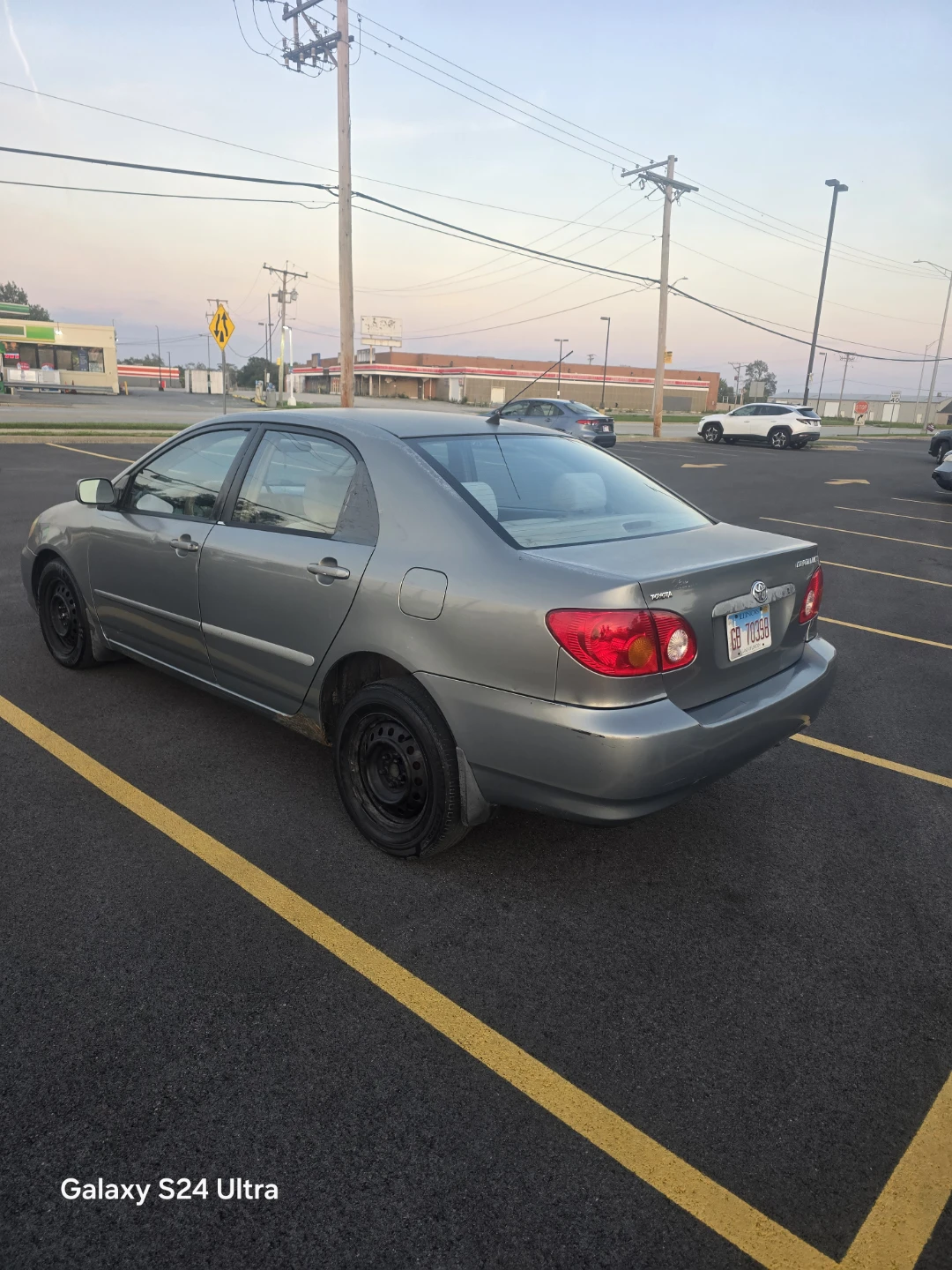 Toyota Corolla LE Sedan - photo 3