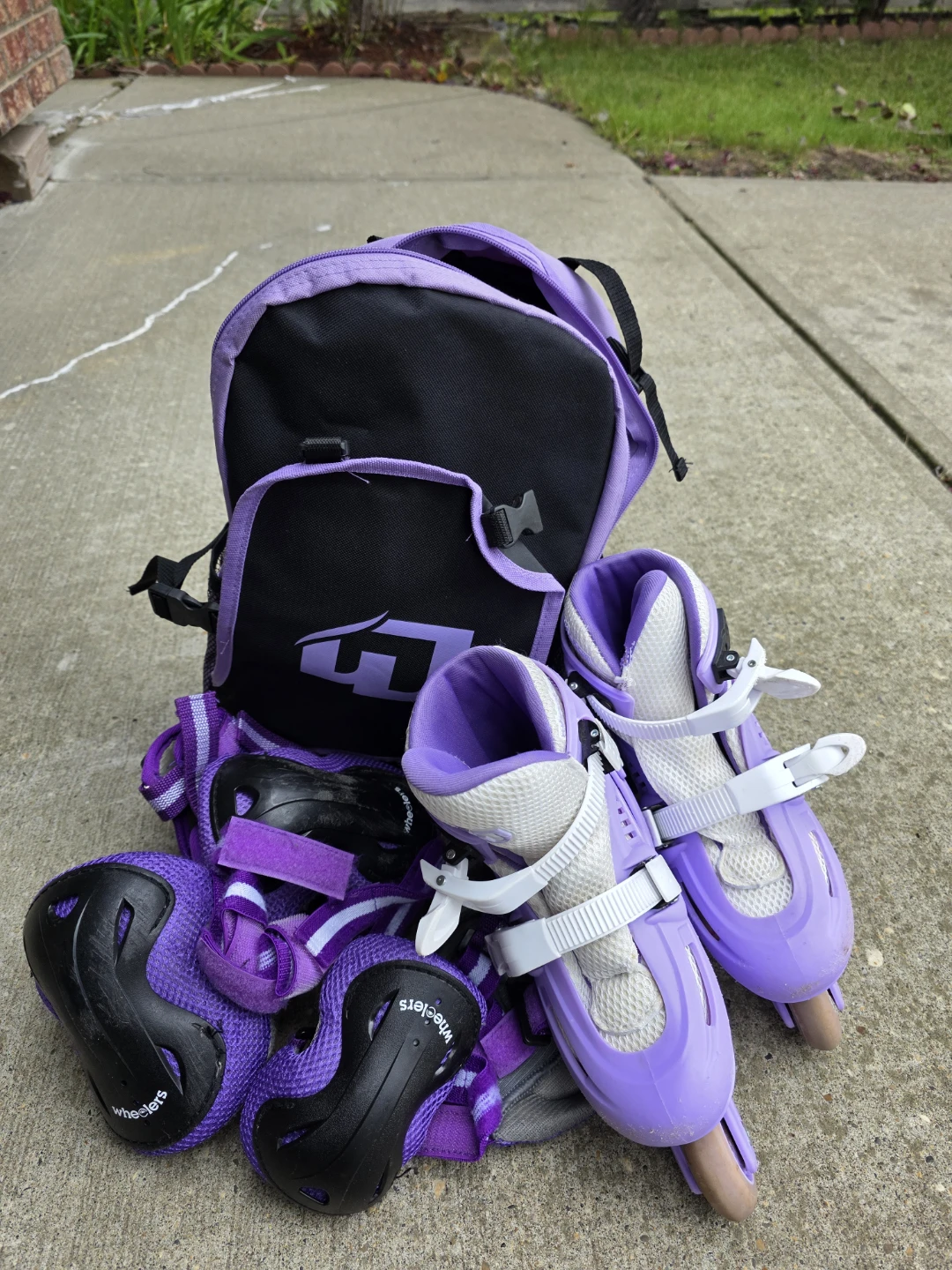Kids Rollerblade Set with Helmet and Pads