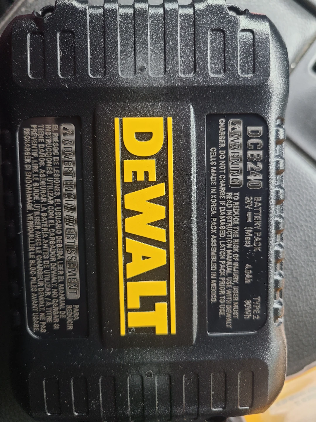 DEWALT 20V MAX 4Ah Lithium-Ion Battery - photo 2