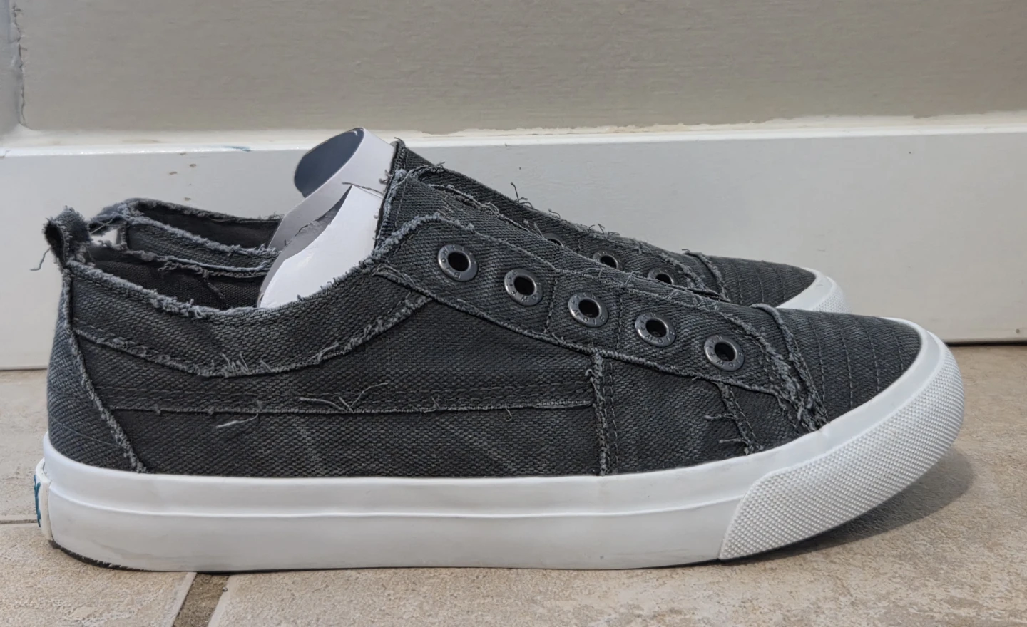 Blowfish Sneakers sz 8 - photo 3