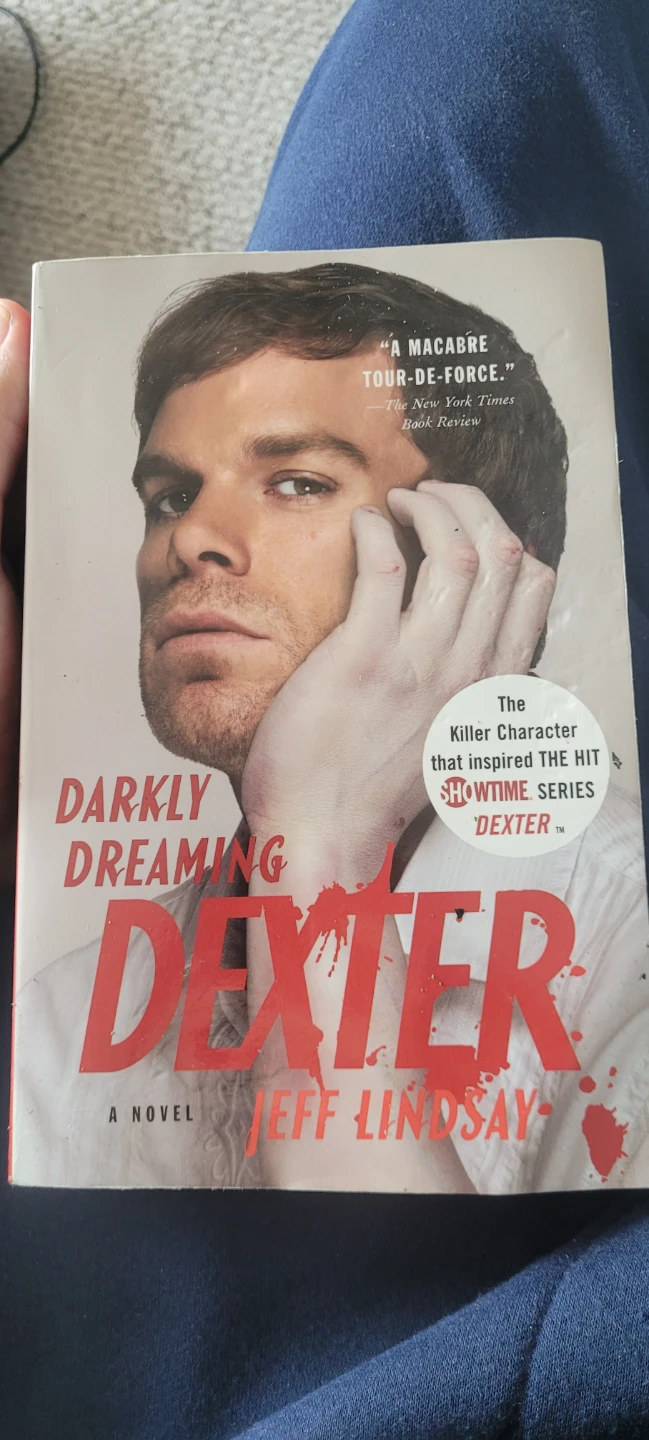 Darkly Dreaming Dexter by Jeff Lindsay🏈 - photo 3