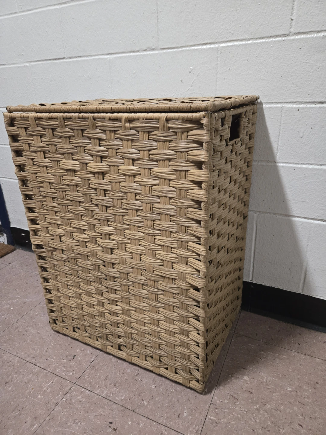 Foldable Faux Rattan Laundry Hamper with Hinged Lid - Tan Wicker - photo 3