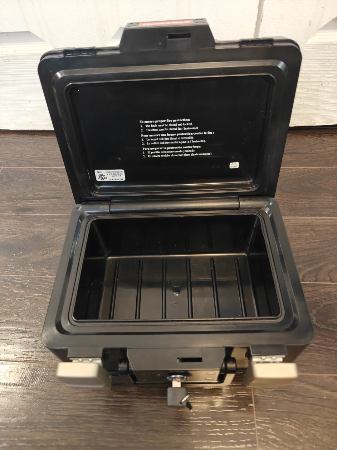 Honeywell Fire-Resistant Security Chest Safe Safety Deposit Box - photo 4
