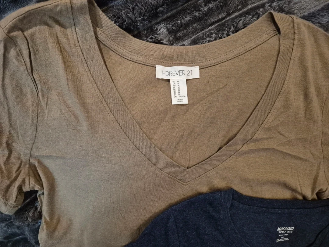 V-neck T-shirts Forever 21 and Mossimo - photo 2