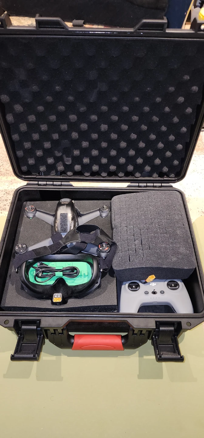 DJI FPV Drone with Controller and Goggles - photo 2