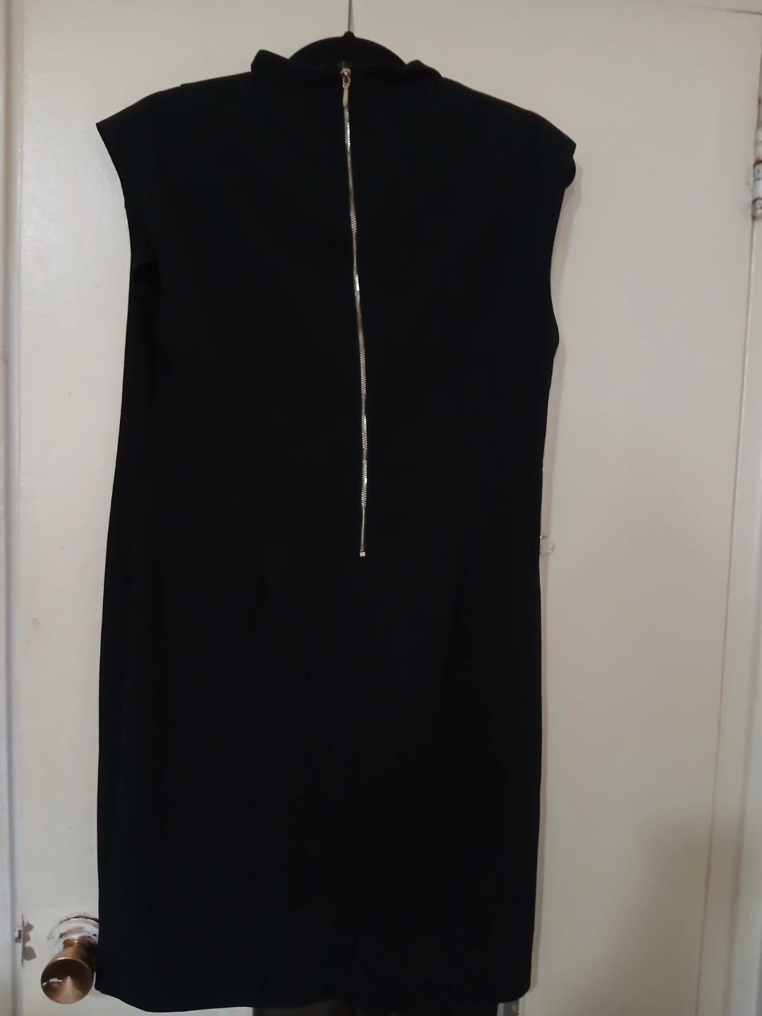 Black sleeveless shift dress - photo 2