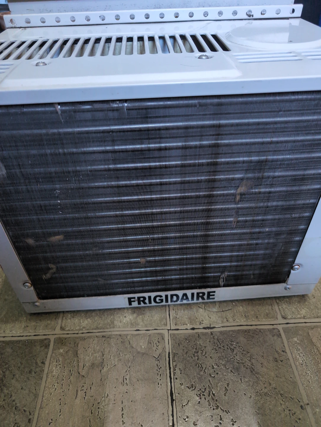 Frigidaire Window Air Conditioner - photo 3