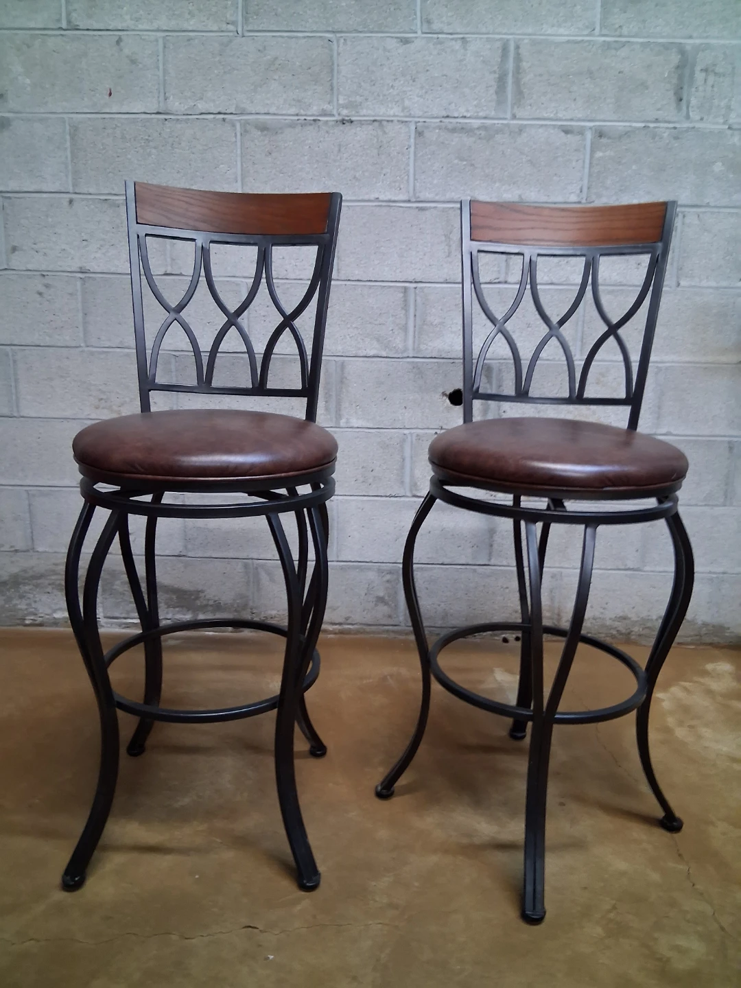 Set of 2 Swivel Bar Stools