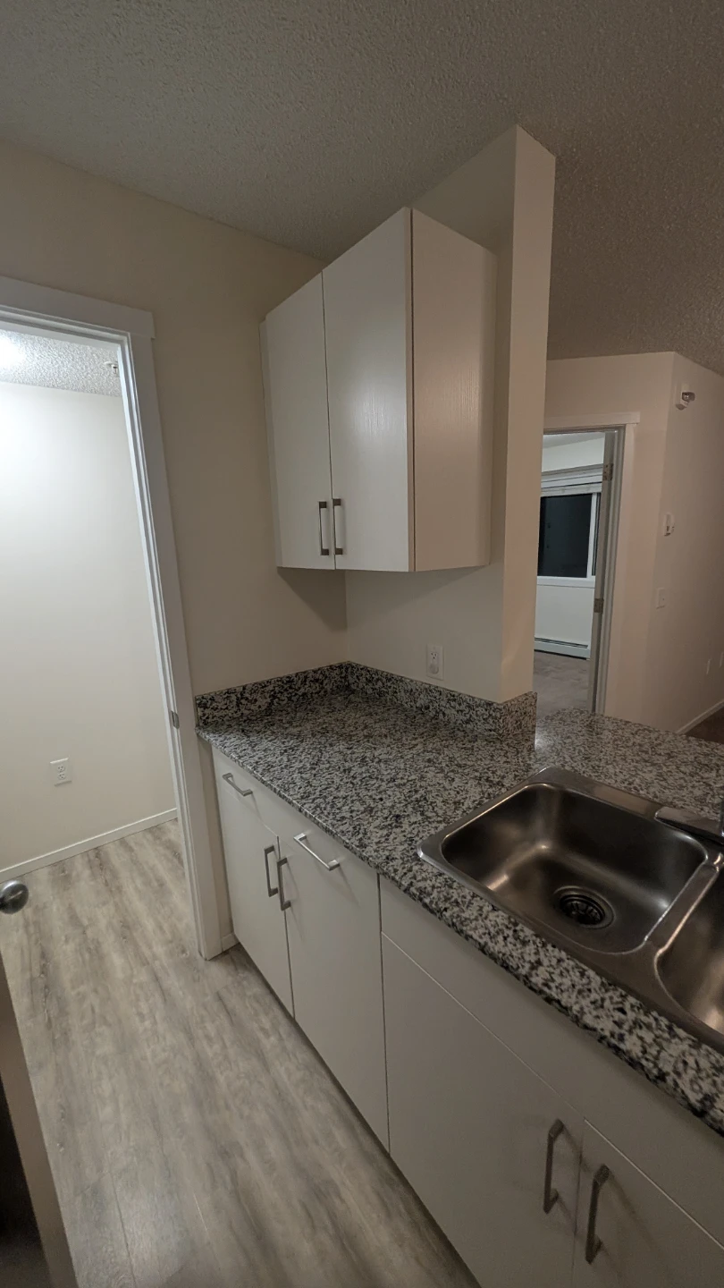 Rent 2 bhk + Den at kincora glen park nw - photo 3