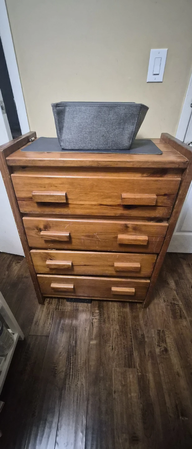 Solid Wood Four-Drawer Dresser