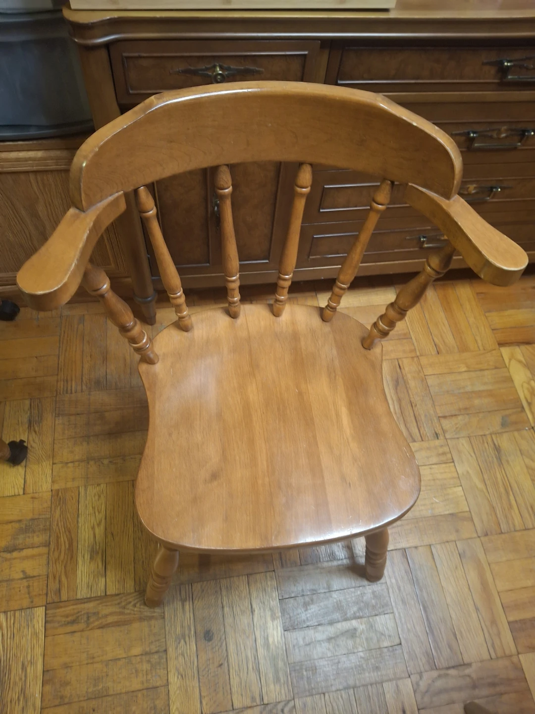 Solid wood spindle armchair