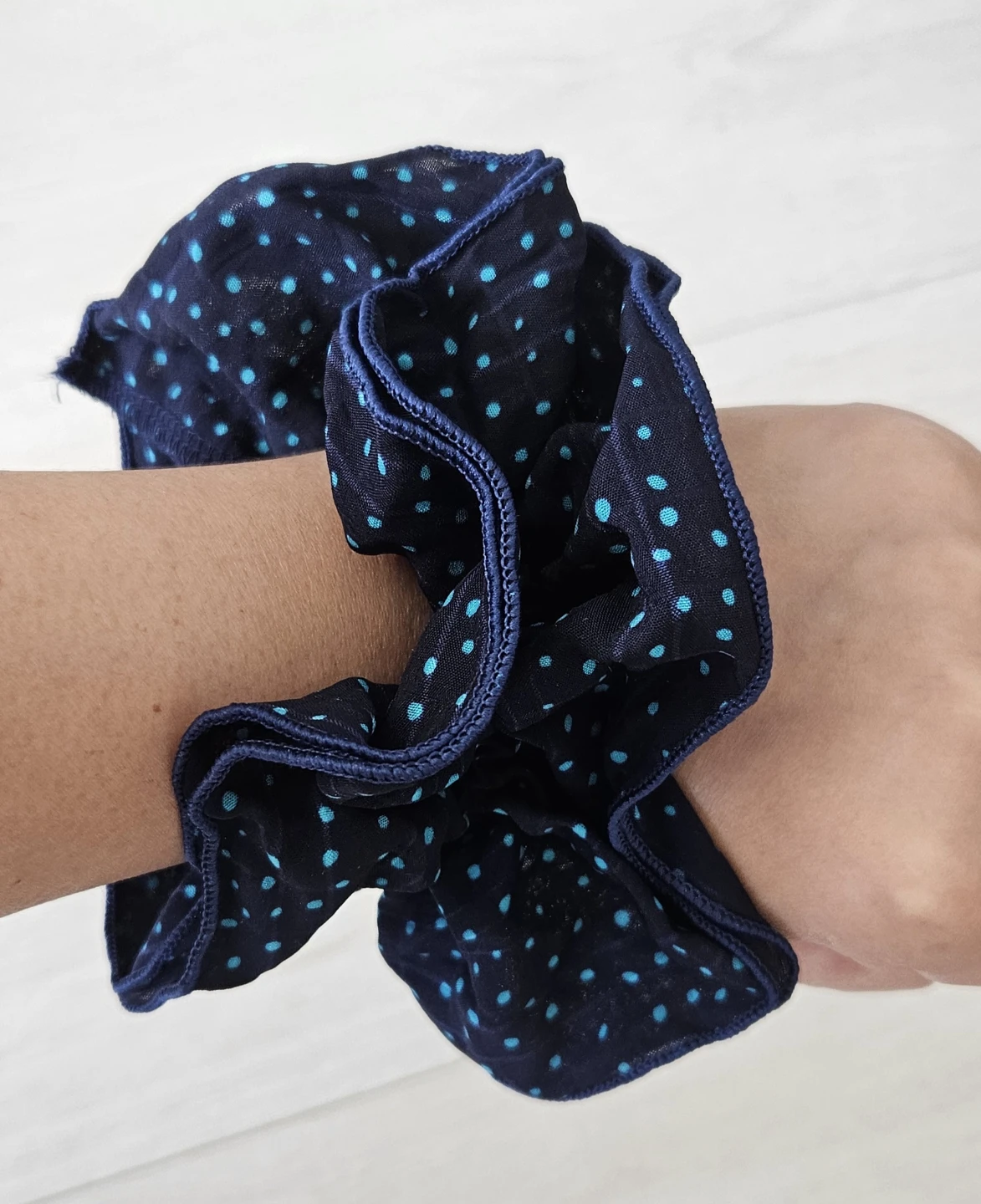 Navy and blue polka dot hair scrunchie - photo 2
