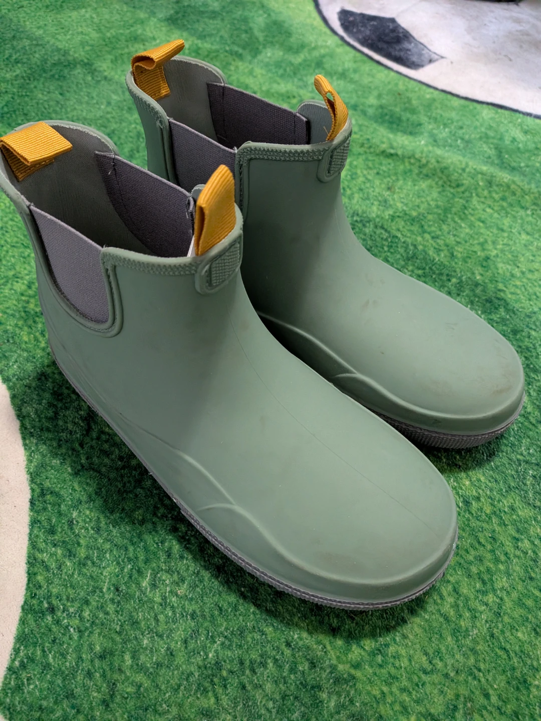 George Kids Rain Boots size 3🏈
