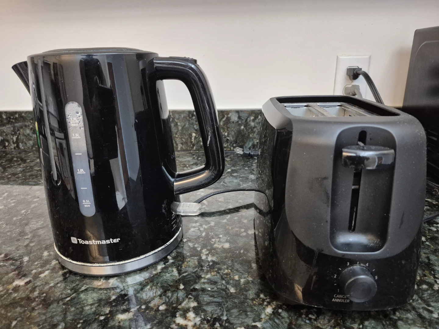 Toastmaster Kettle and Toaster Set