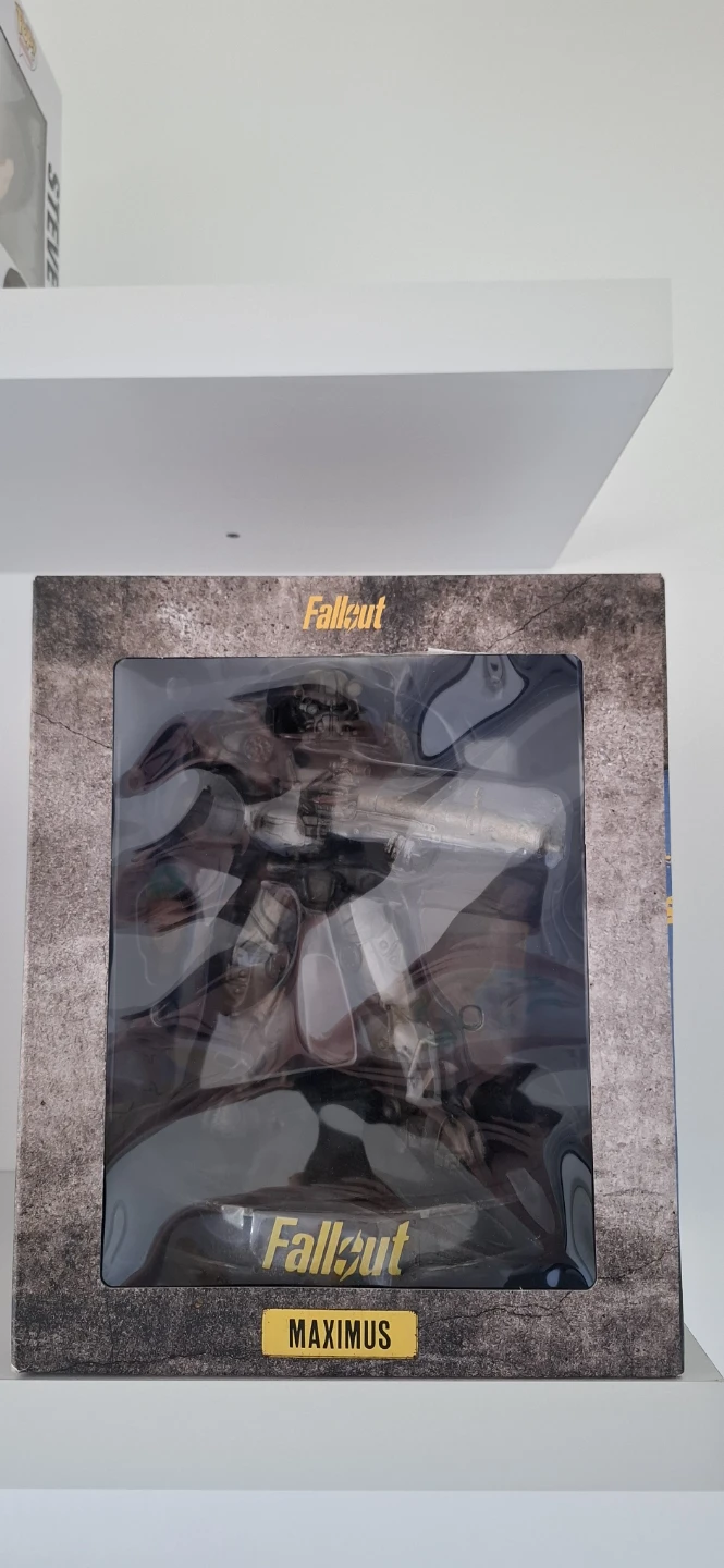 FALLOUT MAXIMUS STATUE