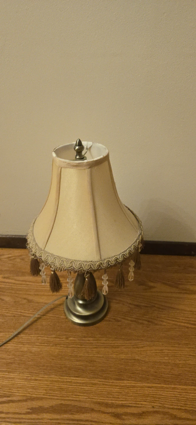 Table Vintage-Style Table Lamp with Tassels