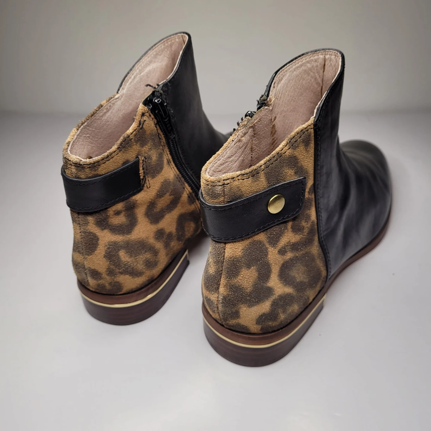 Town Shoes Black Leather and Leopard Print Ankle Boots - photo 2