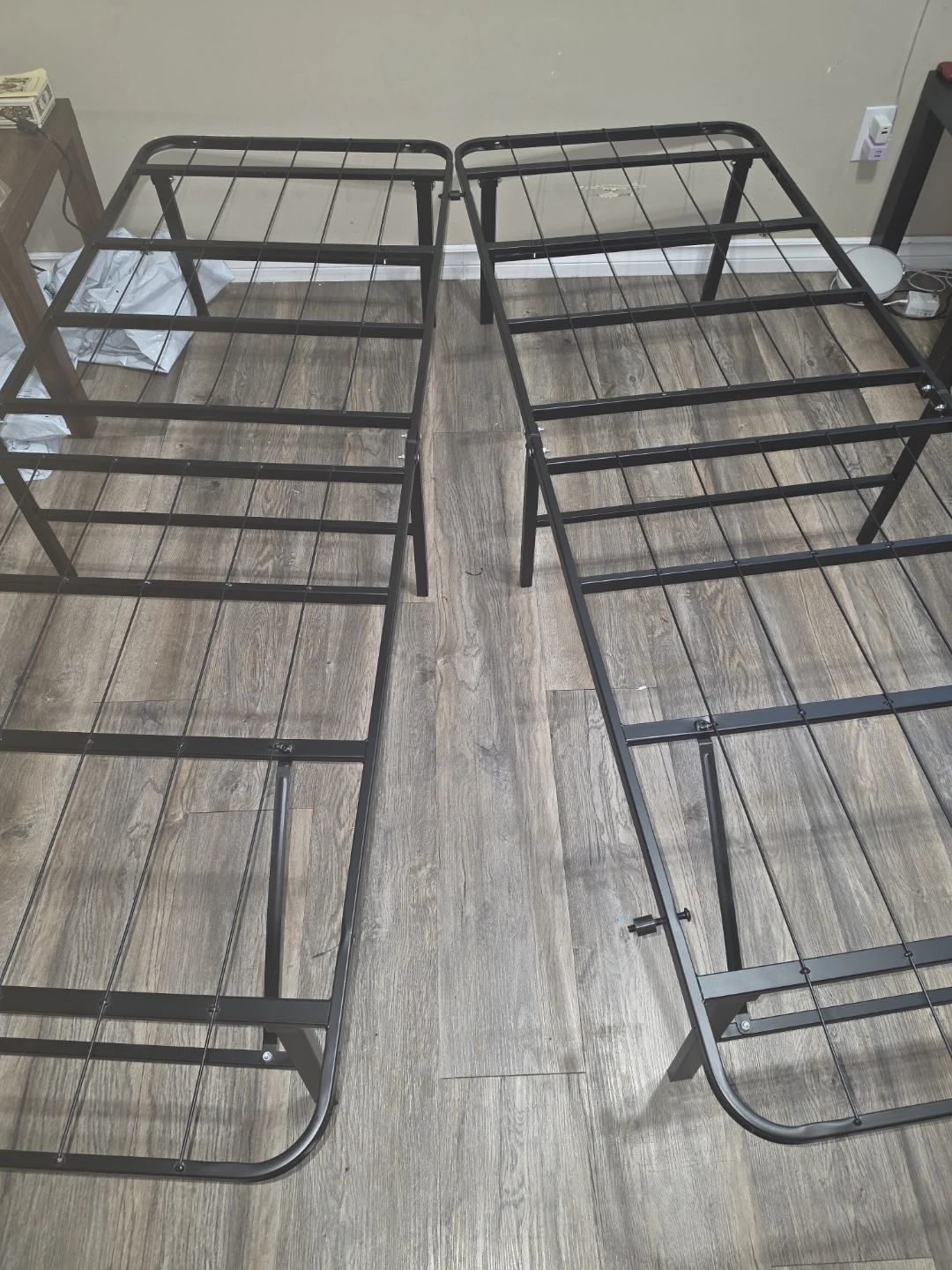 Two single metal bed frames - photo 2