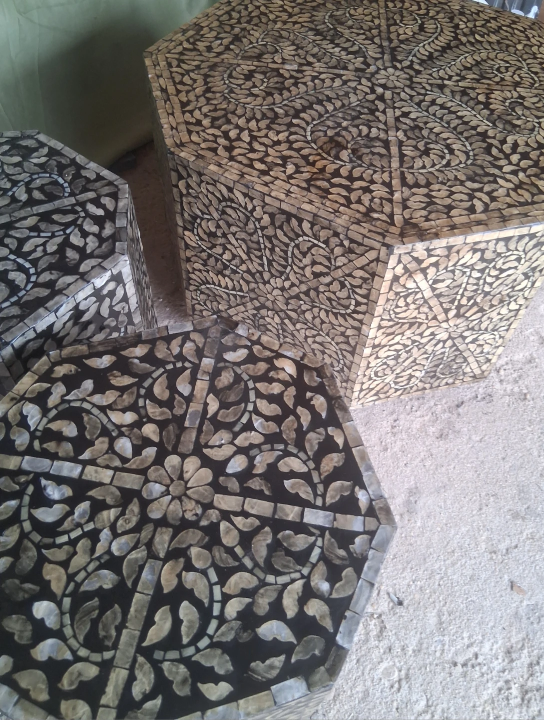 Set of mother of pearl mosaic coffee table and side tables - photo 5