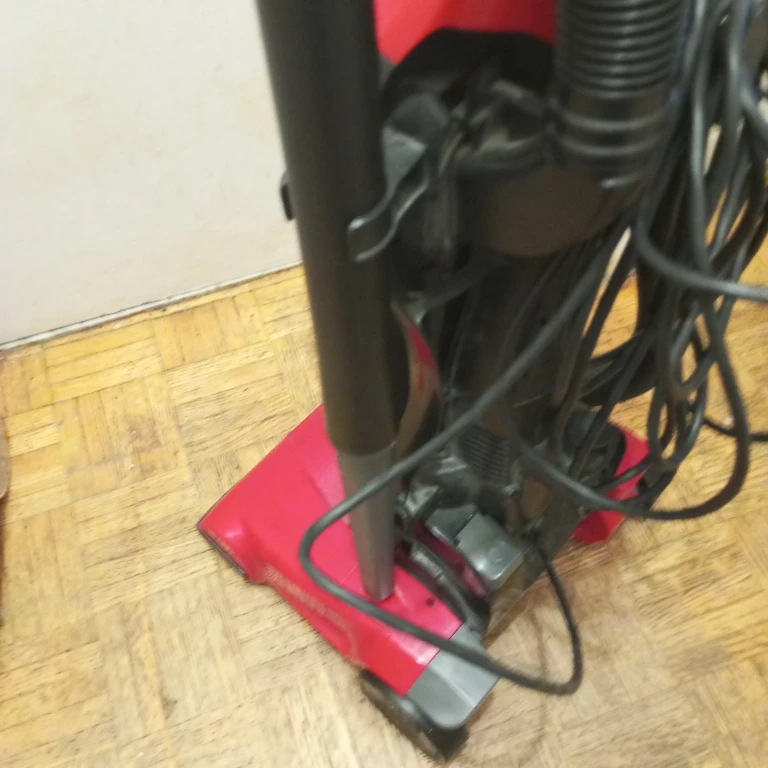 Dirt Devil Featherlite Cyclonic Vacuum - photo 3