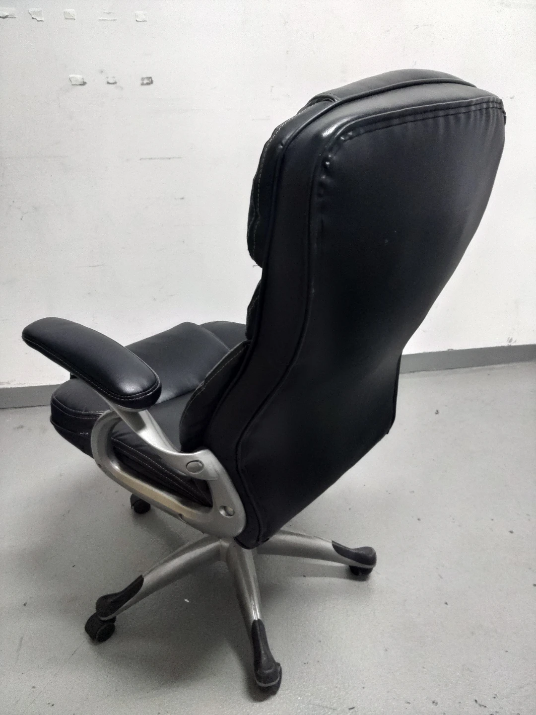 Black Faux Leather Executive Office Chair - photo 3