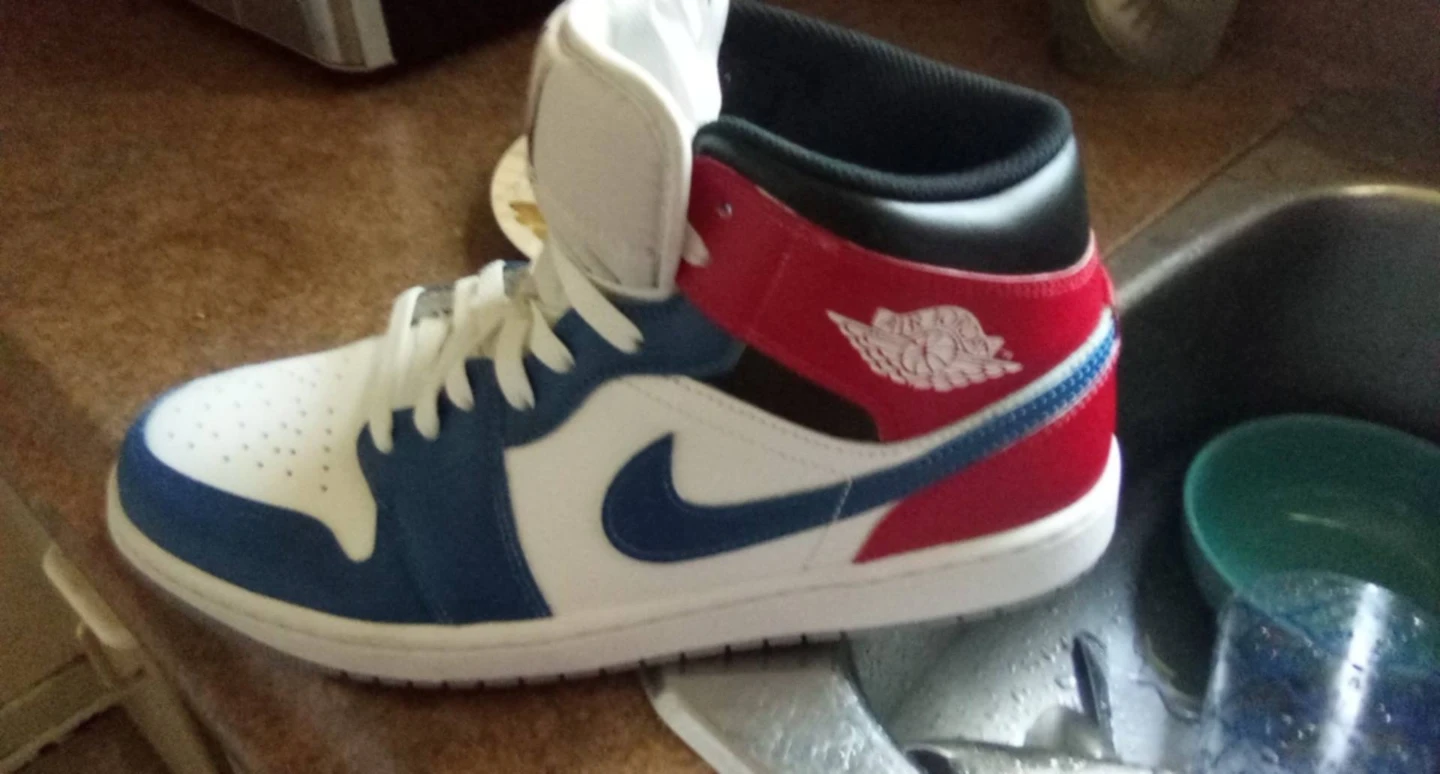 Air Jordan 1 Mid Shoes - photo 5