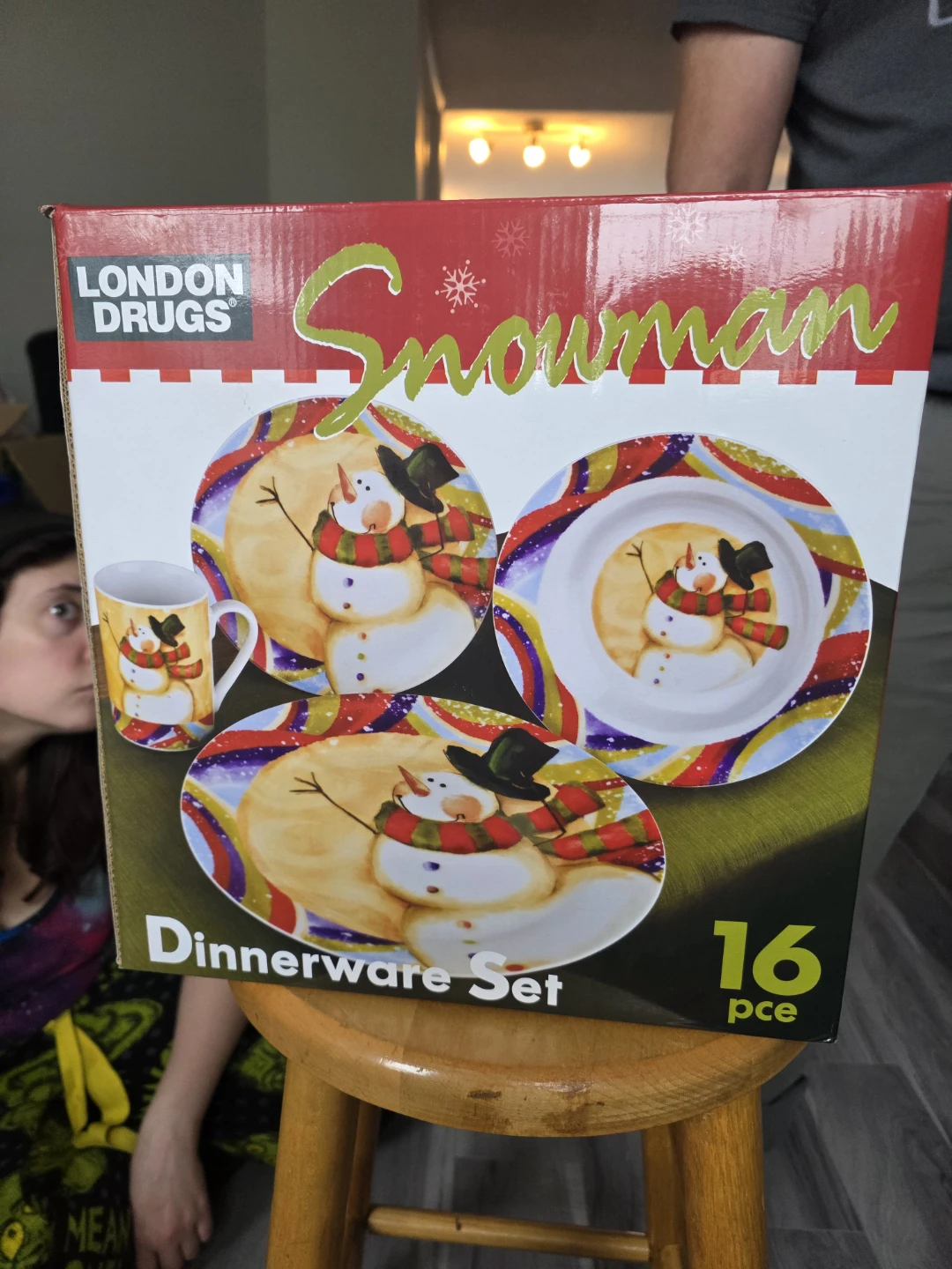 London Drugs Snowman 16-Piece Dinnerware Set