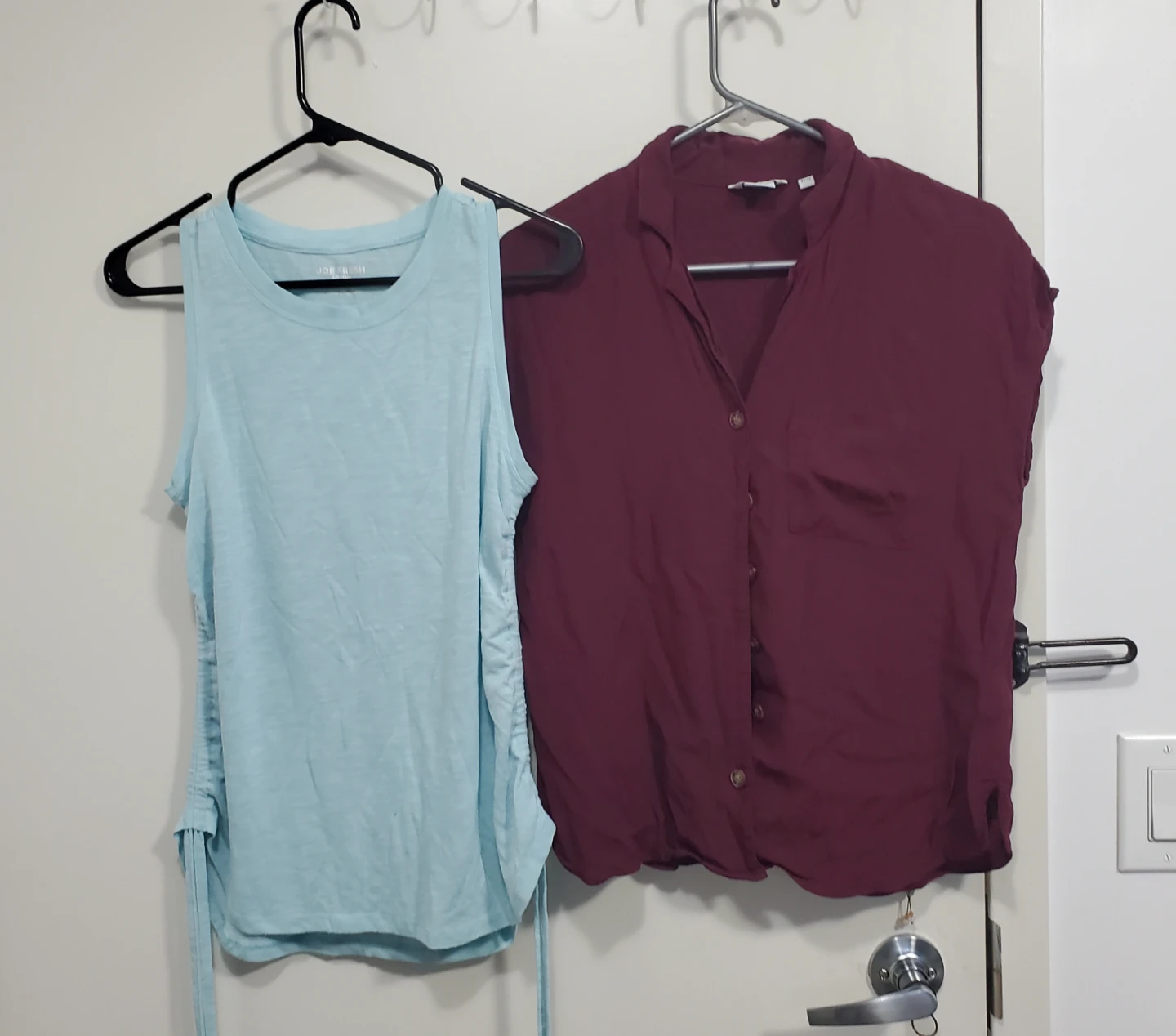 Bundle of Women's Sleeveless Tops (12 pieces $20) - photo 5