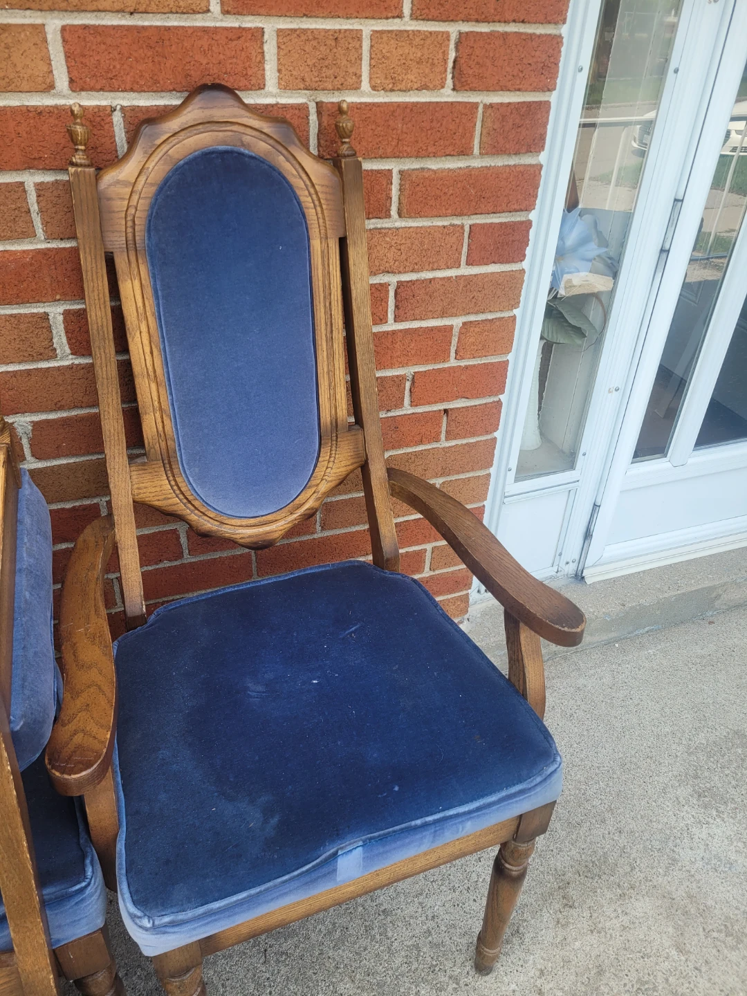 Wooden armchair with cushion - photo 2