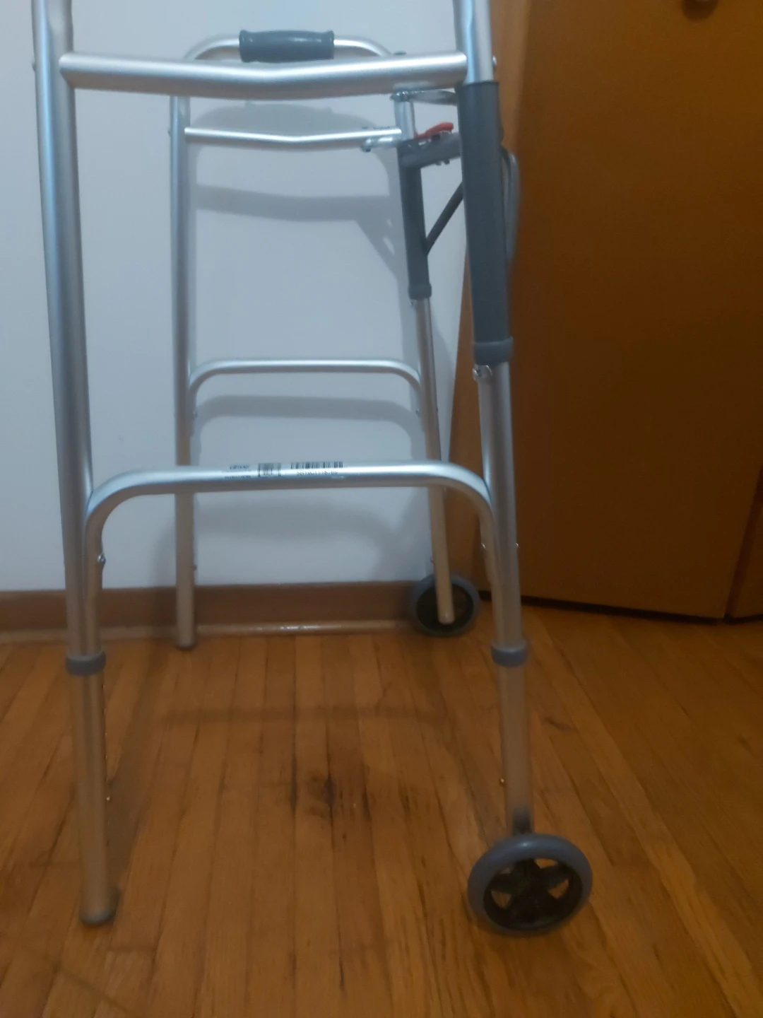 Selling my used like brand new walker - photo 3