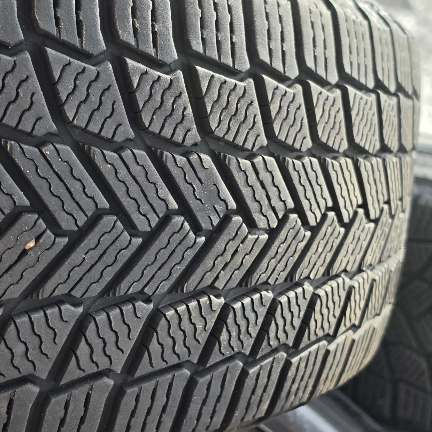 ​LIKE NEW: Michelin X-Ice Snow Tires+Rims+TPMS (235/65R17) - photo 5