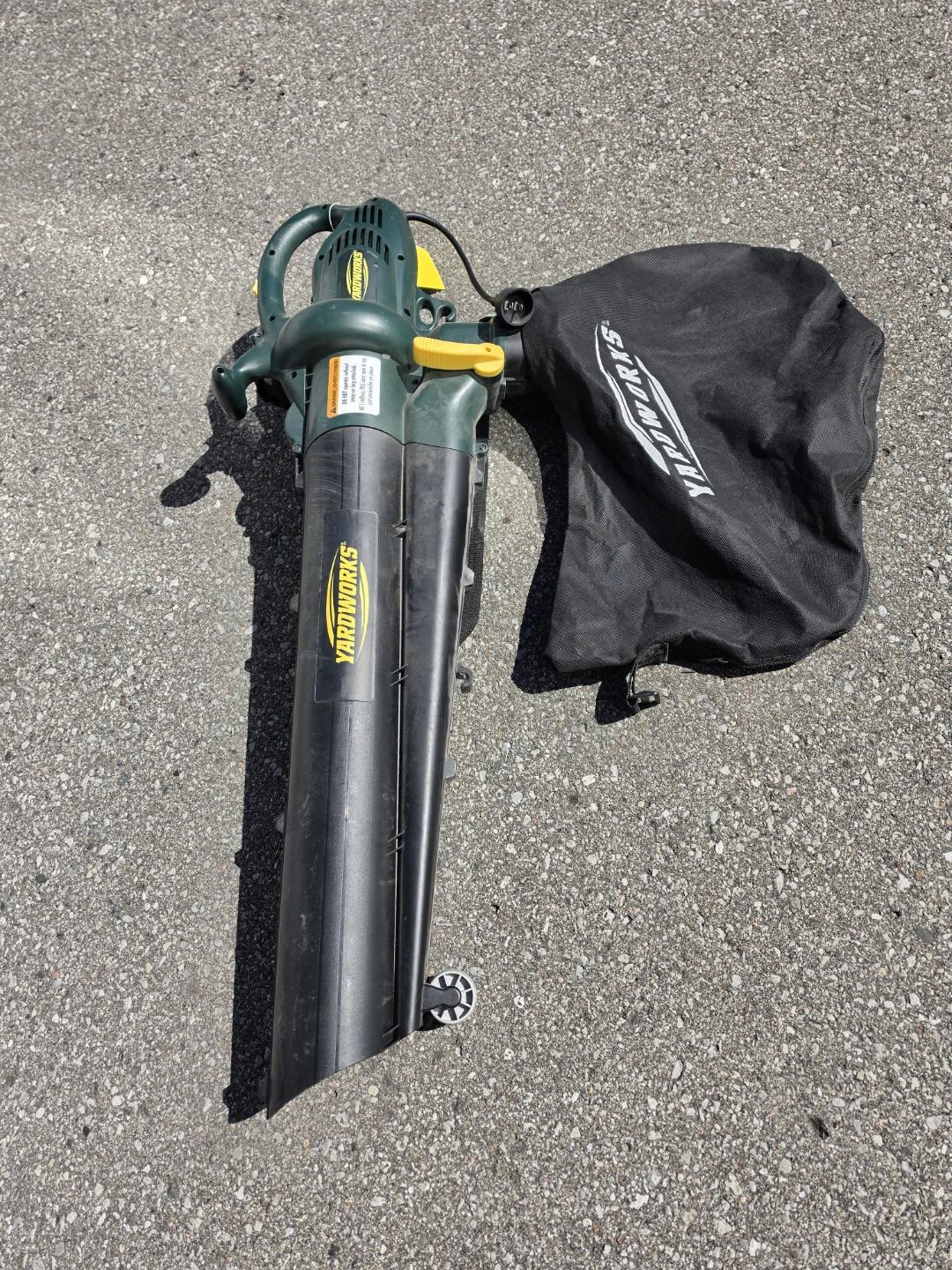 Yardworks Electric Leaf Blower/Vacuum