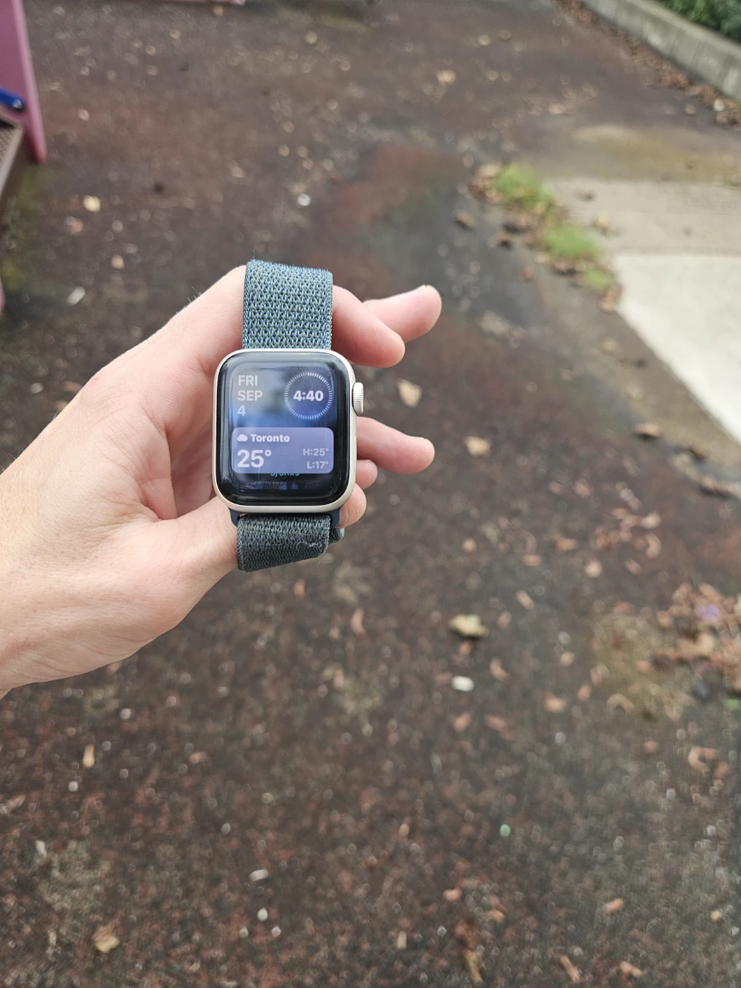Apple Watch SE (2nd Gen) with Midnight Sport Loop - photo 4