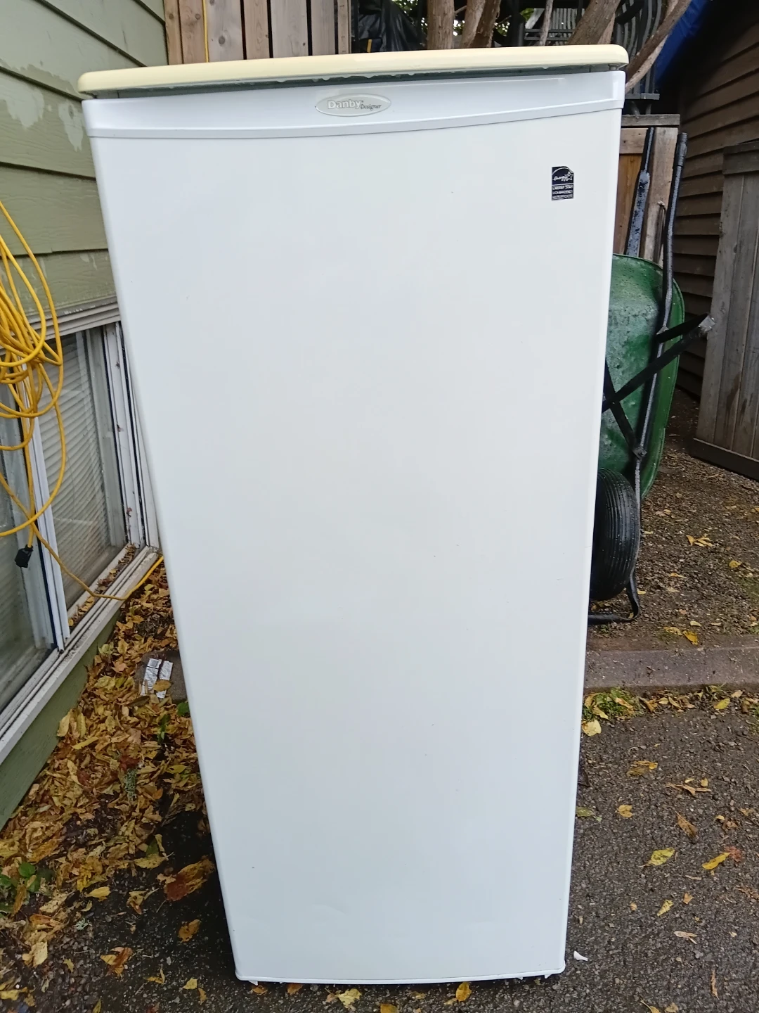 Danby Designer Larger Size Mini Fridge READ DESCRIPTION ON SIZE