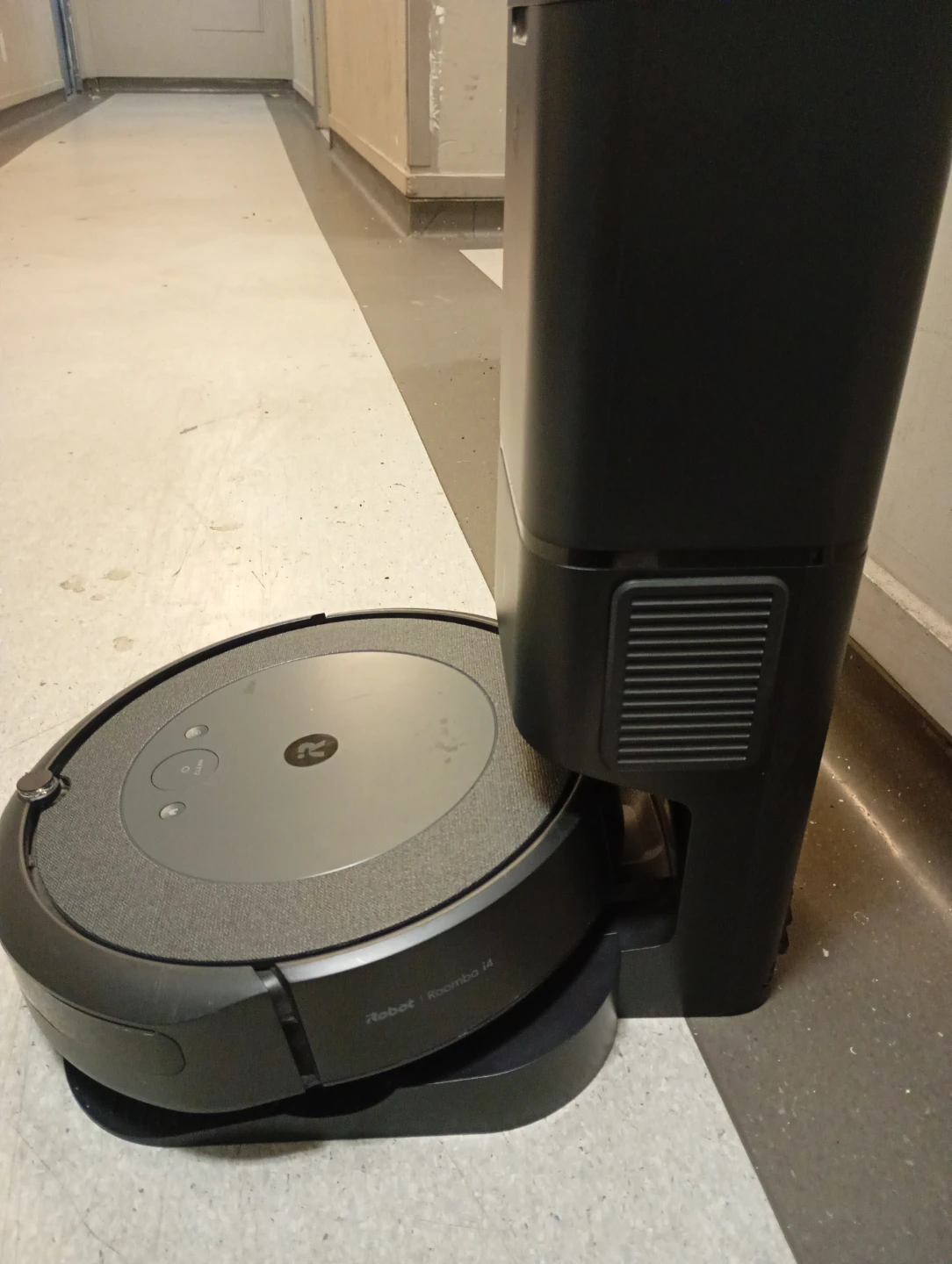 iRobot Roomba i4 Robot Vacuum with Self-Emptying Base - photo 2