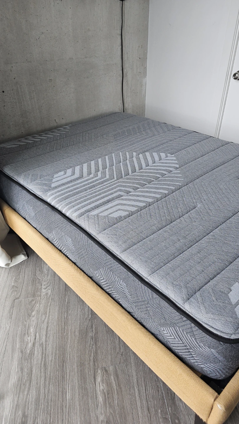 Sealy Posturepedic Mattress - photo 3