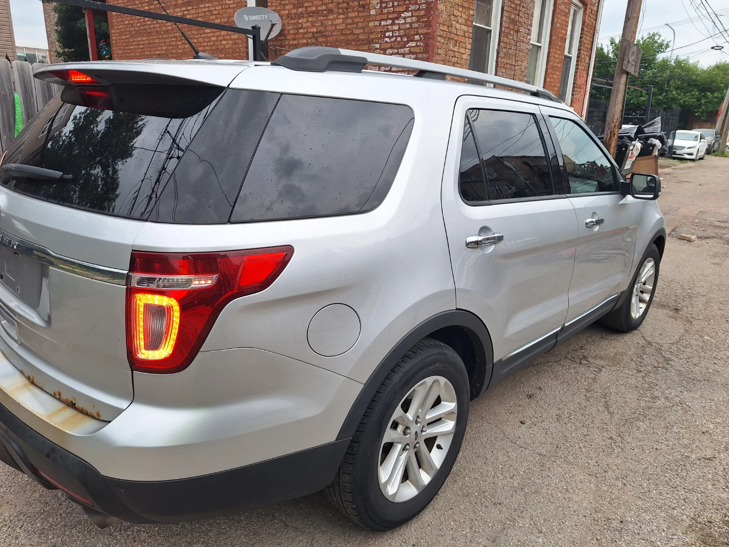 Silver Ford Explorer XLT - photo 3