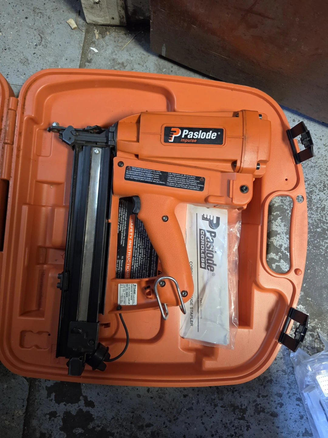 Paslode Impulse 16 Gauge Cordless Stapler