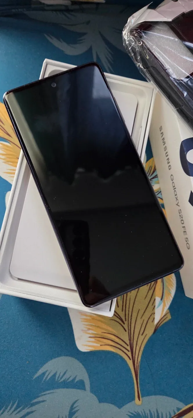 Samsung S20 FE - photo 2