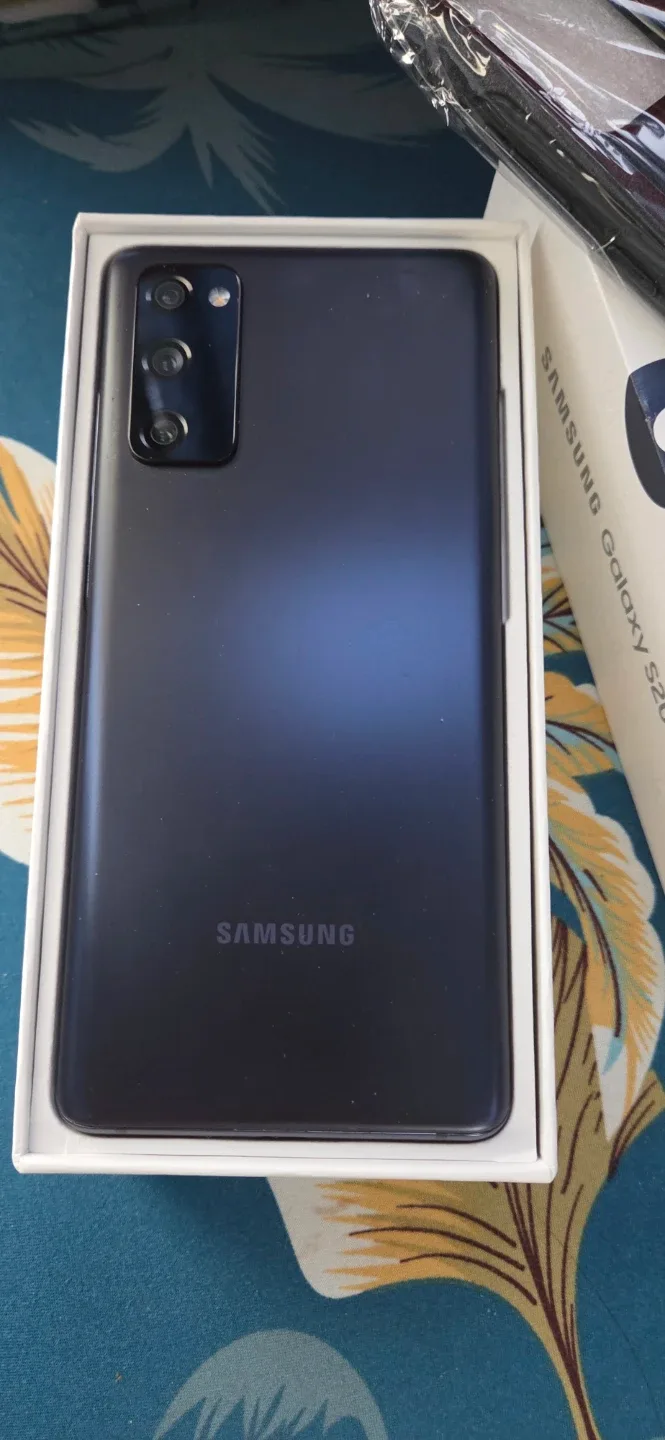 Samsung S20 FE - photo 3
