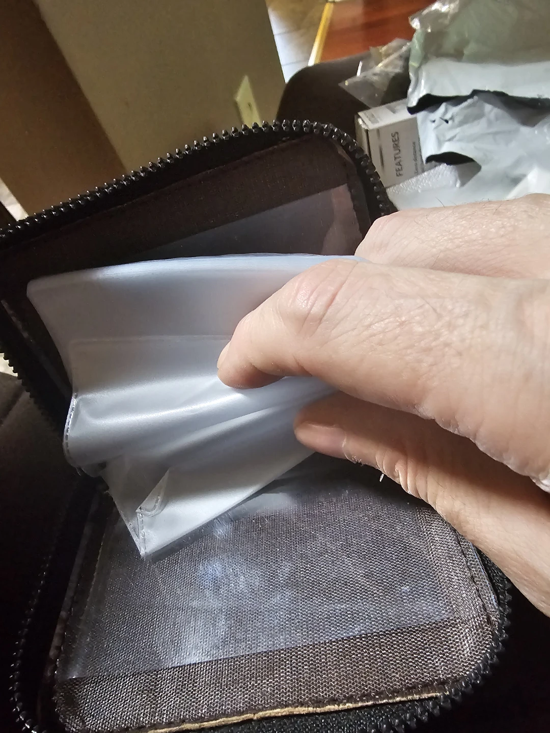 Leather zippered wallet - photo 3