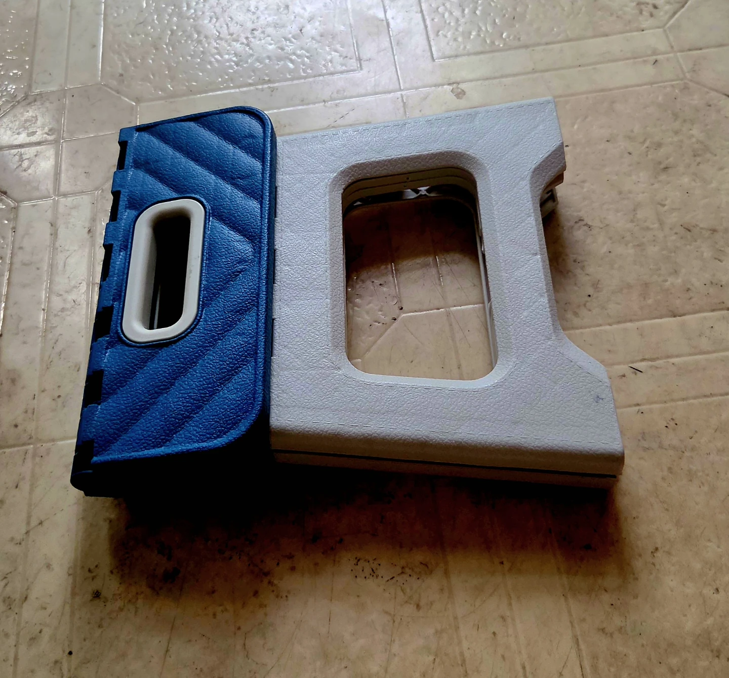 New Foldable Plastic Stool - photo 3