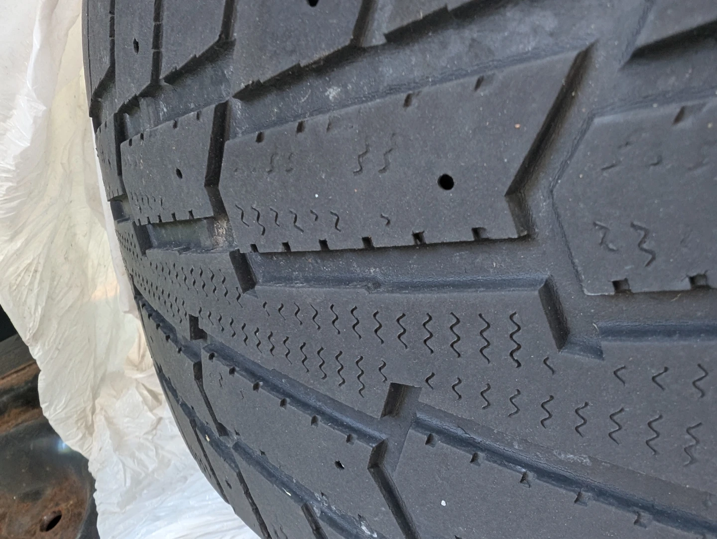 Continental Winter tires. 205/55 R 16 on steel rims - photo 4