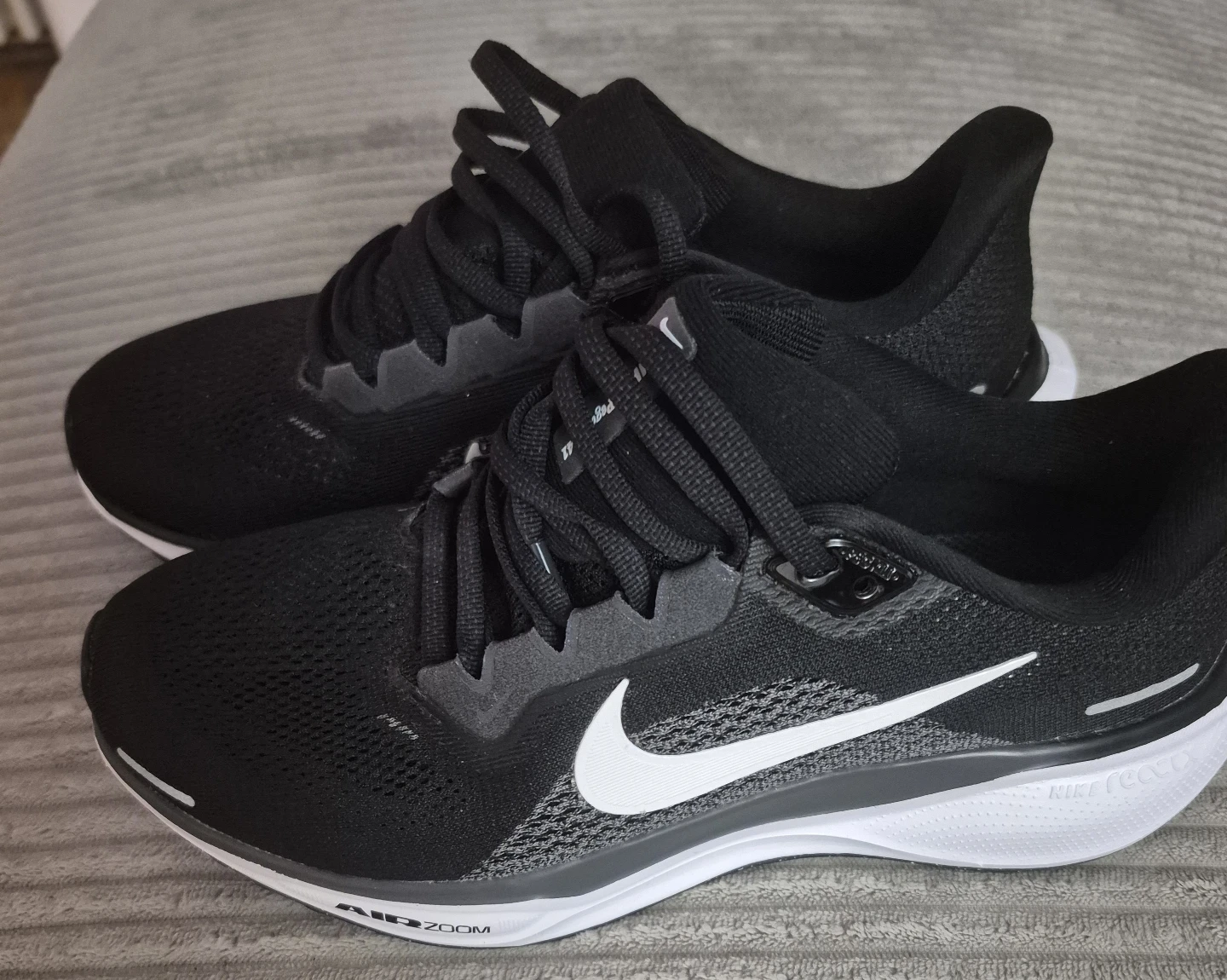 BNIB)Nike Size 7 Air Zoom Pegasus 41Wmns Running Shoes - Black - photo 3