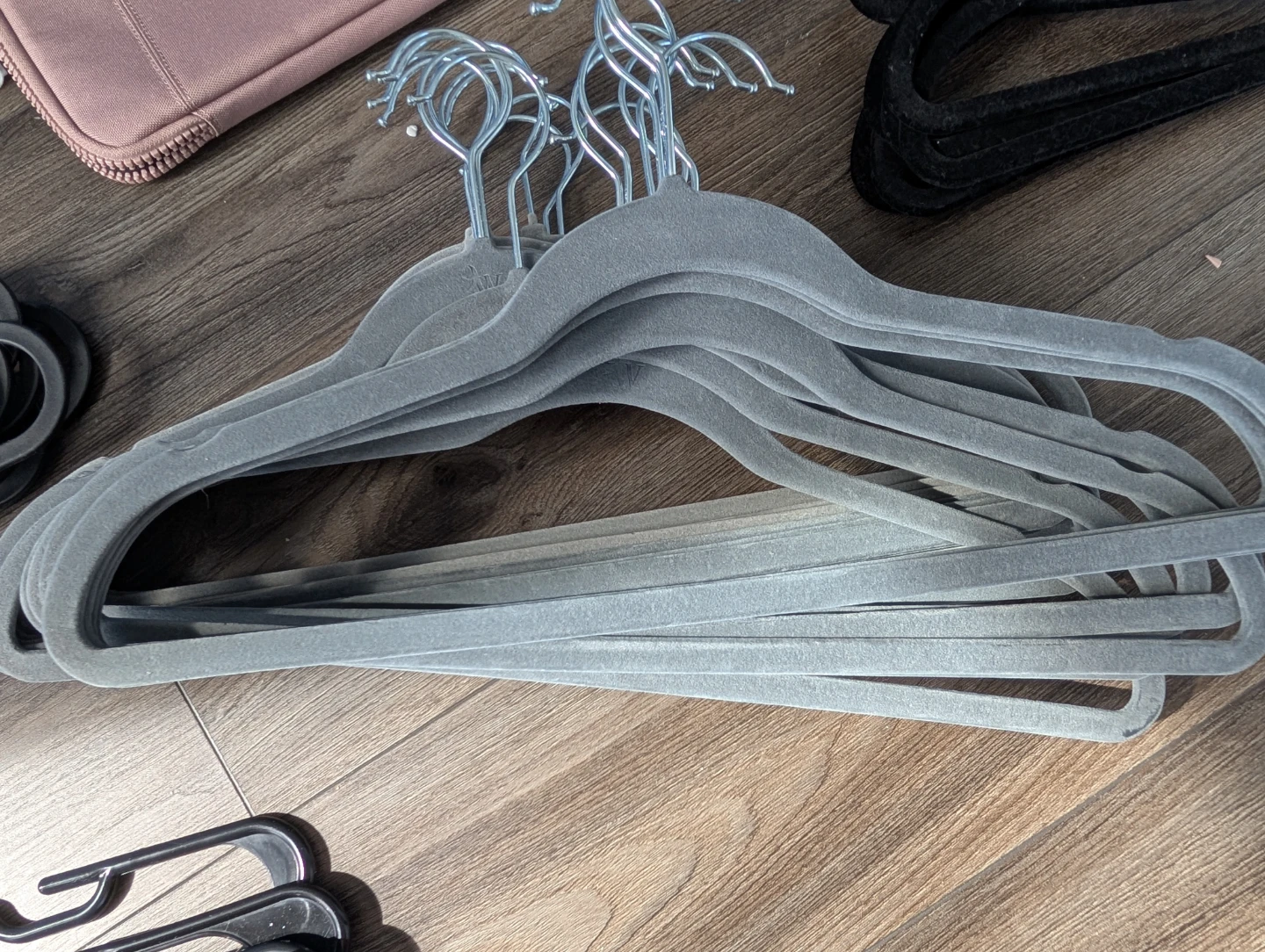 Set of 20 grey velvet hangers