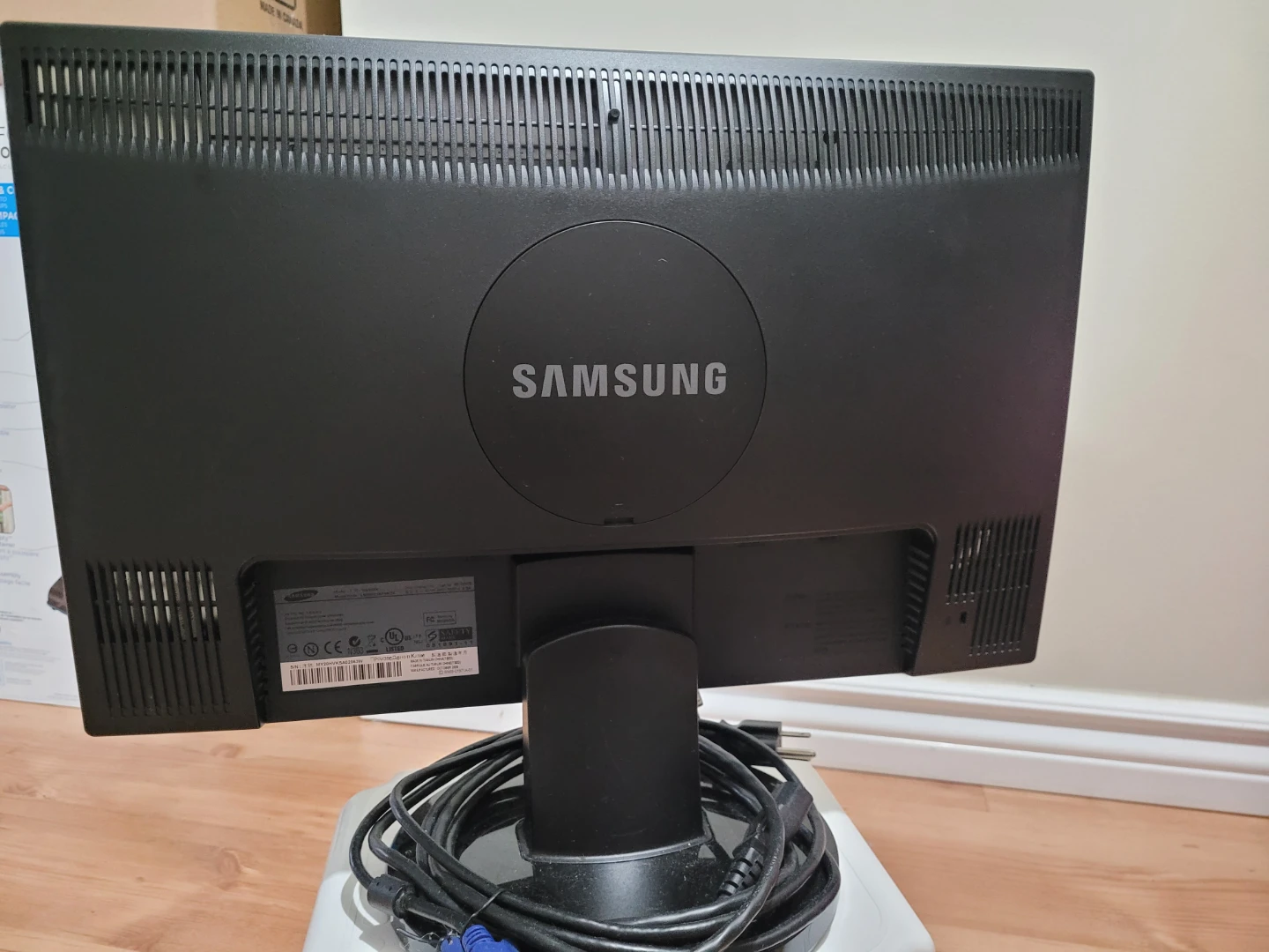 Samsung SyncMaster 2043 Monitor - photo 2