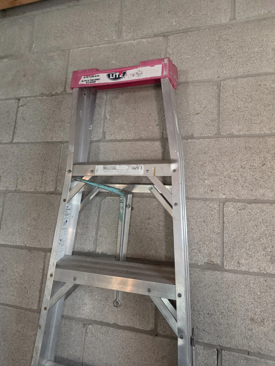 Lite 6-Foot Aluminum Step Ladder - photo 2
