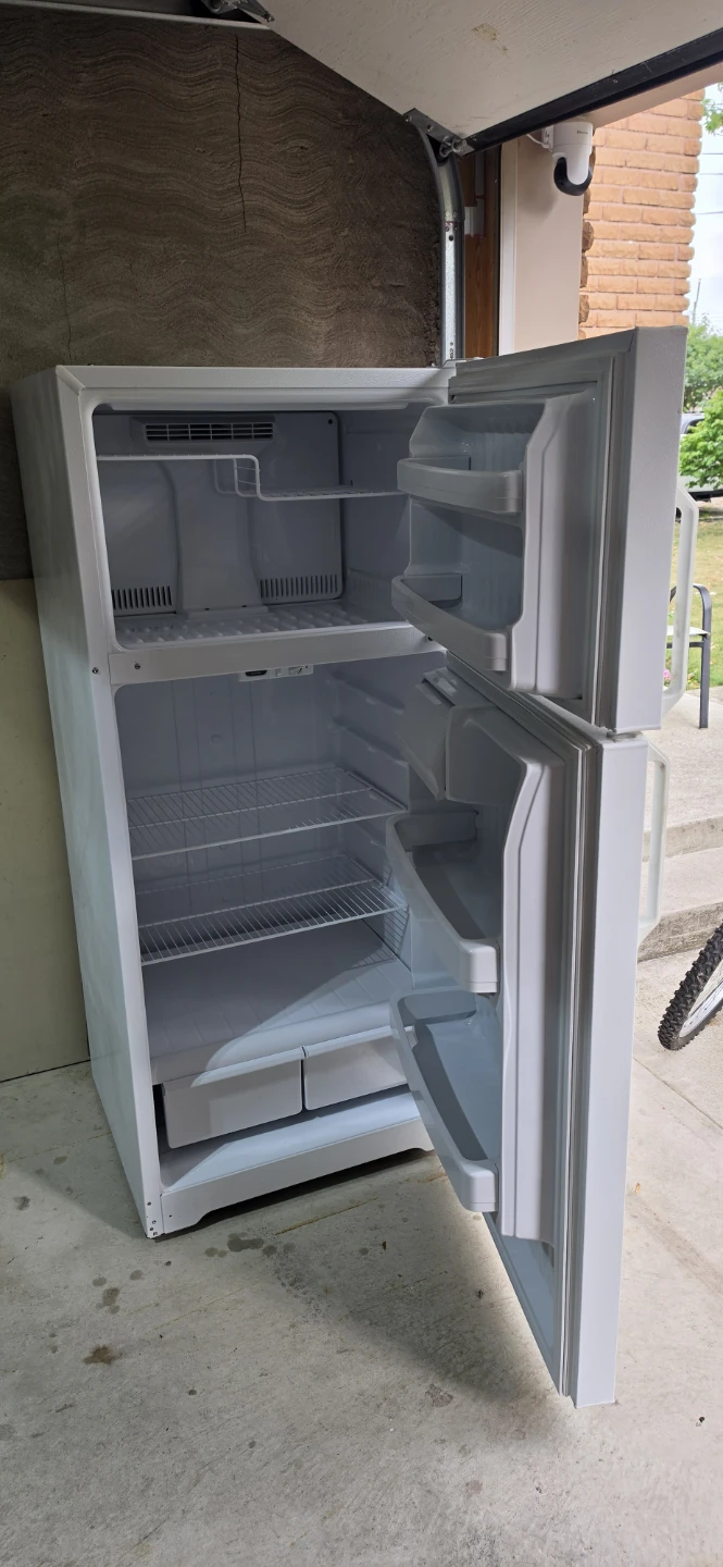 Hotpoint white top-mount refrigerator - photo 3