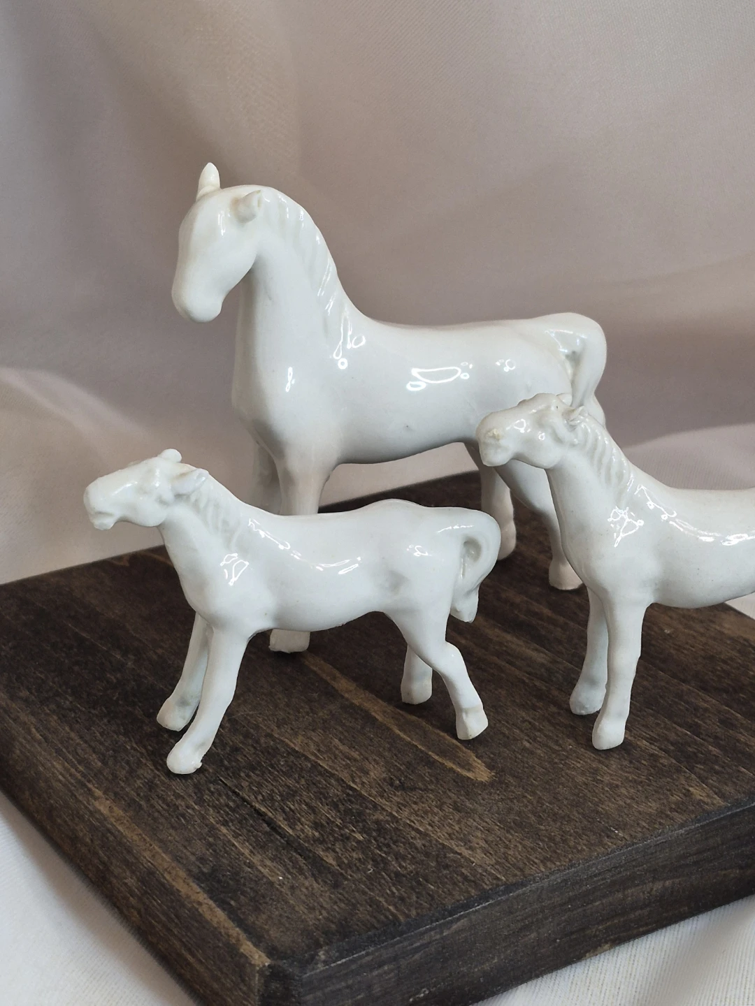 Set of 7 Vintage Little White Porcelain Horse Figurines - photo 5
