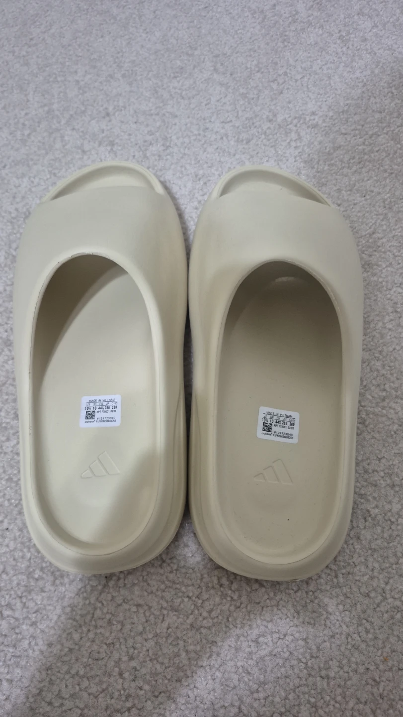 Adidas Yeezy Slides Bone Size 10.5